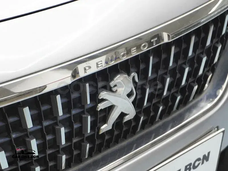 Usado Peugeot 2008 Allure 110 CV (80 kW) 2016 Gris / plata SUV
