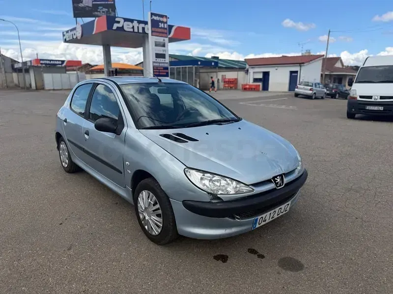 Usado Peugeot 206 75 CV (55 kW) 2005 Azul Berlina
