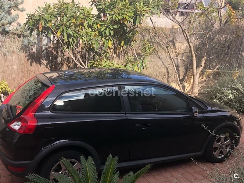 Usado Volvo C30 Momentum 109 CV (80 kW) 2008 Negro Utilitario