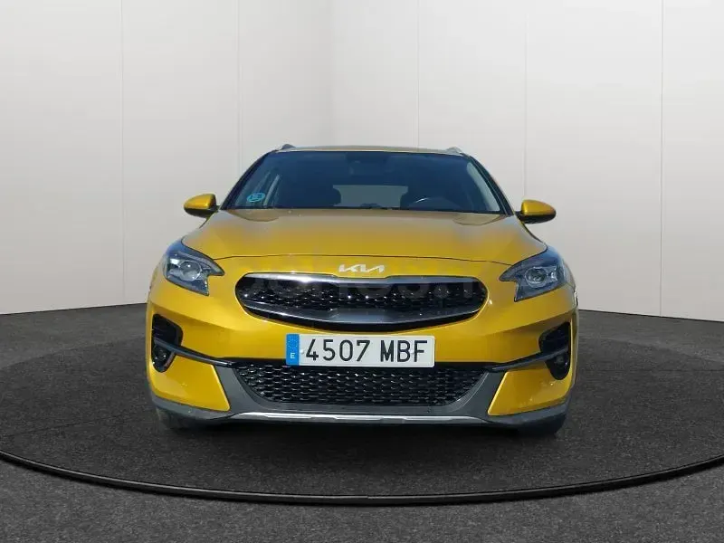 Usado Kia XCeed 120 CV (88 kW) 2022 Amarillo SUV