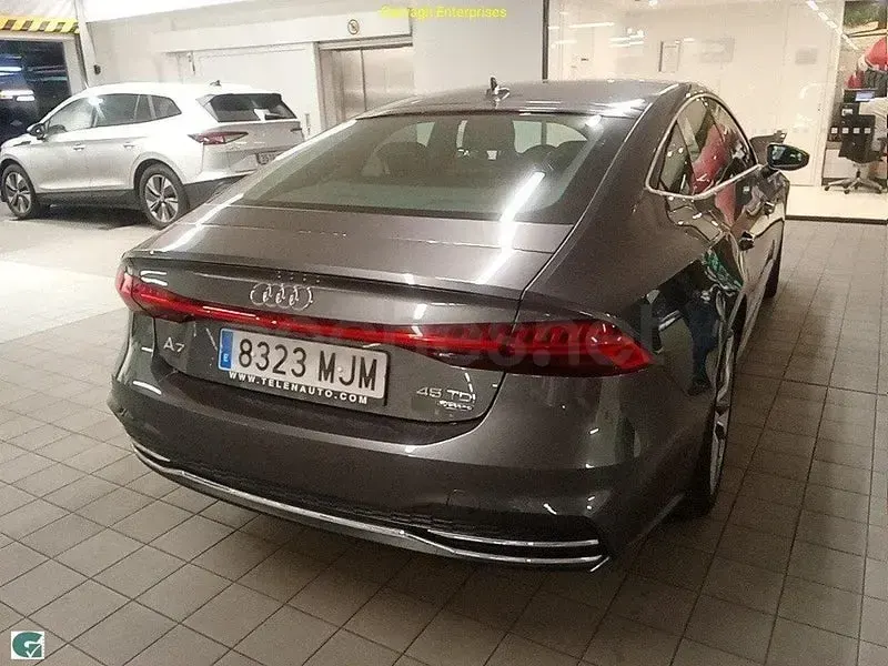 Usado Audi A7 Sportback Ambiente 231 CV (169 kW) 2023 Gris / plata Utilitario