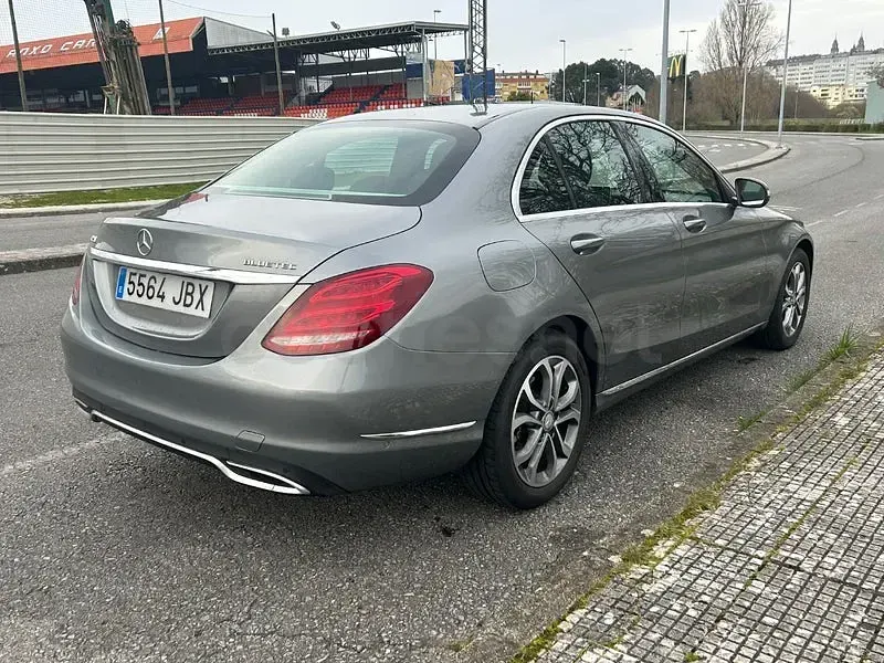 Usado Mercedes C220 170 CV (125 kW) 2014 Gris / plata Berlina