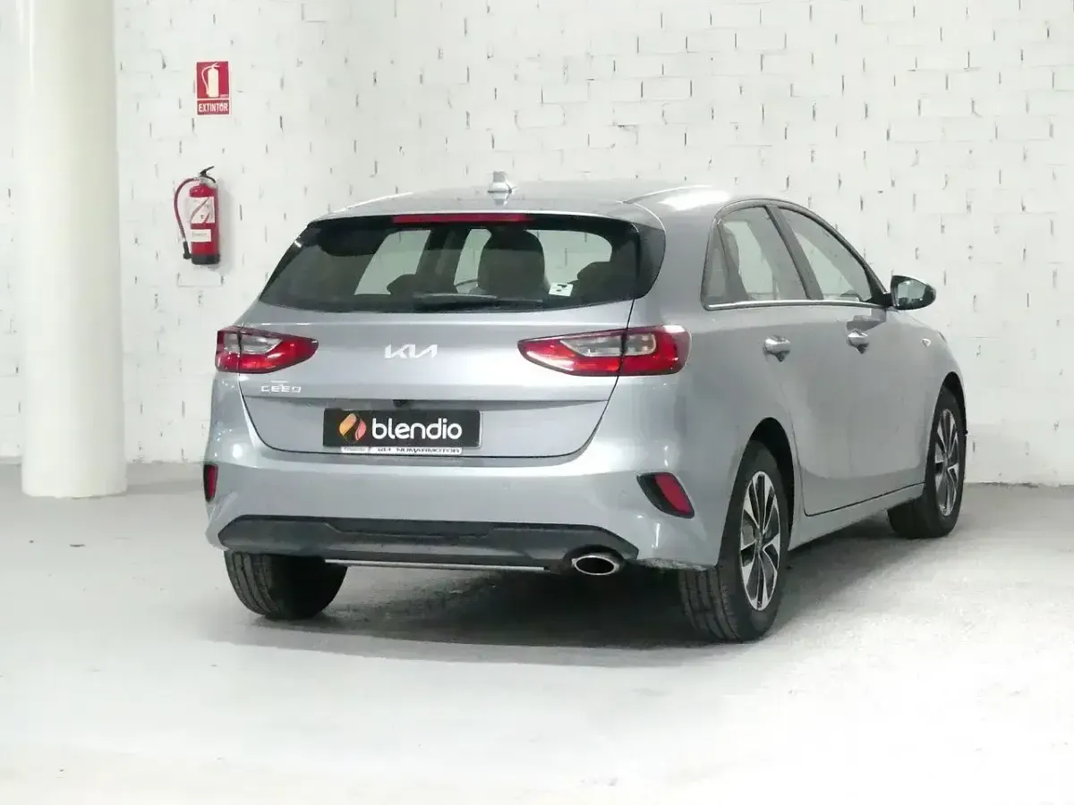 Occasion Kia Ceed 100 PK (73 kW) 2024 Grijs Hatchback