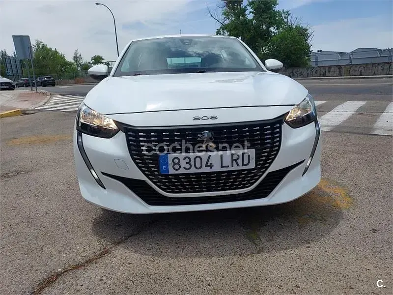 Usado Peugeot 208 Active 100 CV (73 kW) 2021 Blanco Utilitario