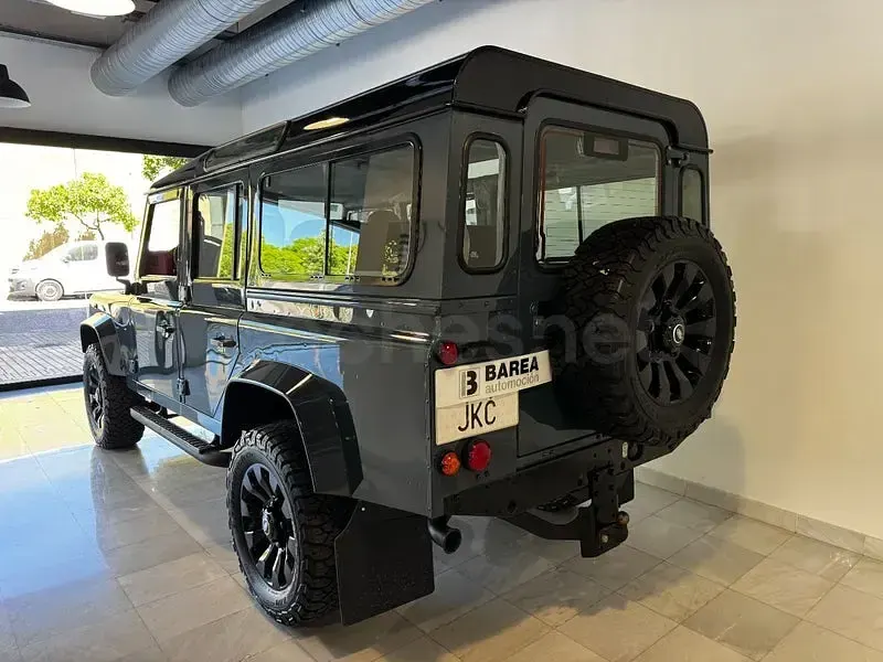 Usado Land Rover Defender 122 CV (89 kW) 2015 Gris / plata Familiar