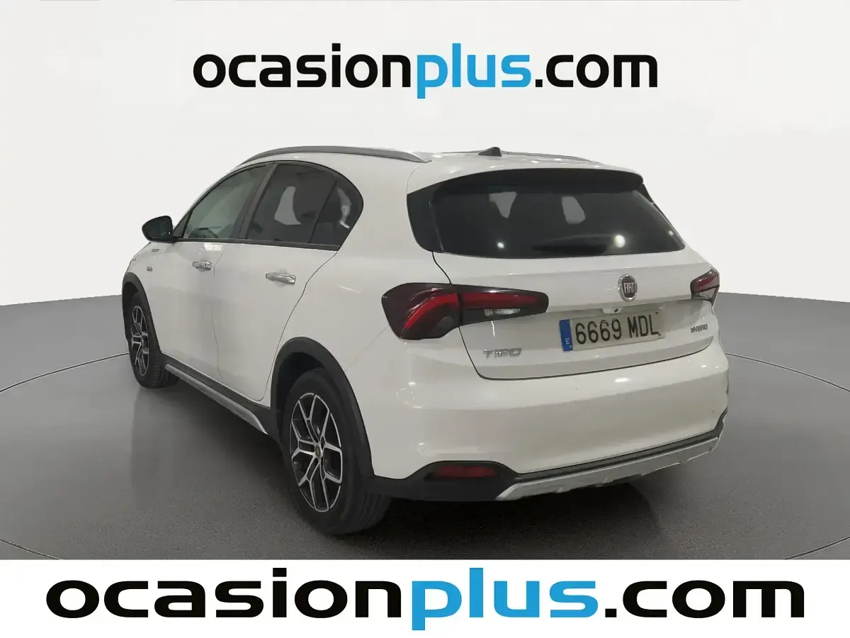 Begagnad Fiat Tipo Cross 130 HK (95 kW) 2023 Vit Sedan