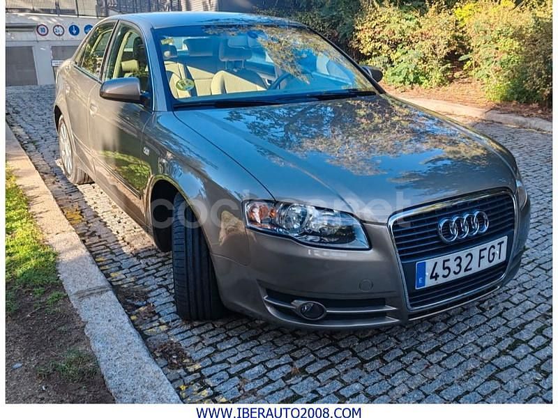 Usado Audi A4 140 CV (102 kW) 2006 Gris / plata Berlina