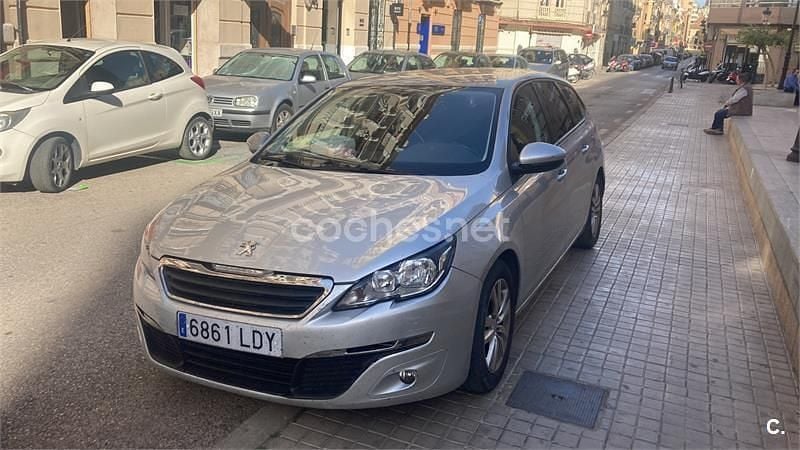 Usado Peugeot 308 SW Style 120 CV (88 kW) 2015 Gris / plata Familiar