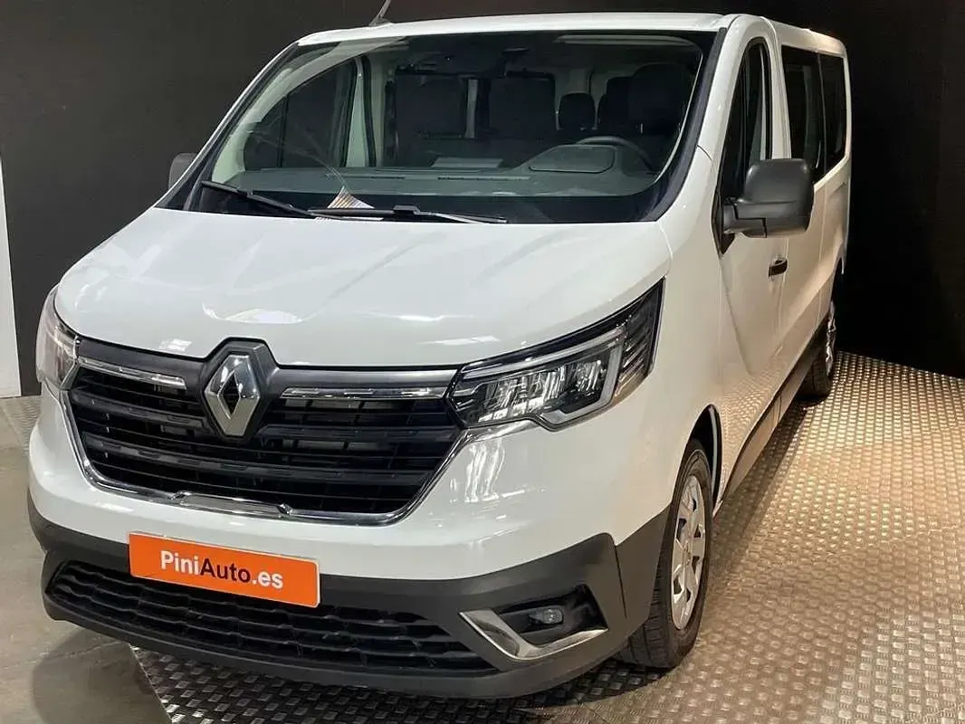 Usado Renault Trafic 109 CV (80 kW) 2023 Blanco Monovolumen