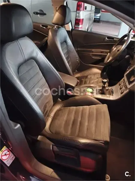 Usado VW Passat Highline 150 CV (110 kW) 2006 Azul Berlina