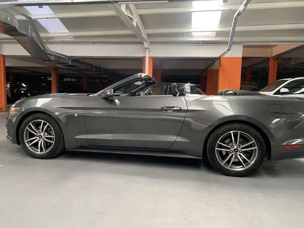 Usado Ford Mustang 305 CV (224 kW) 2015 Gris Descapotable