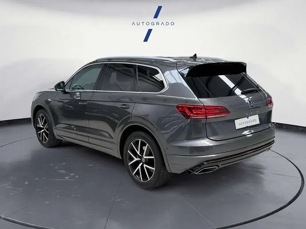 Usado VW Touareg 286 CV (210 kW) 2021 Gris SUV