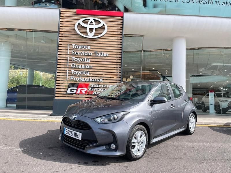 Gris / plata Usado 2023 Toyota Yaris Hybrid Active Berlina | 17.850 € (Super precio) - Imagen 1/4