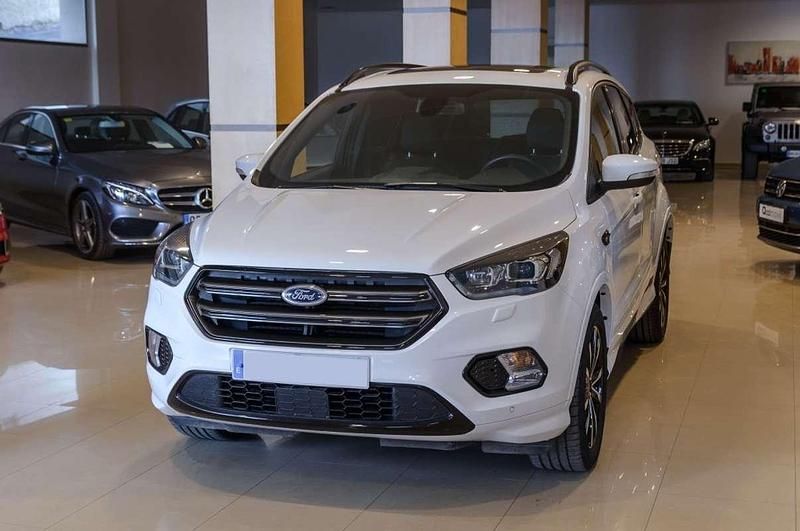 Usado Ford Kuga ST-Line 178 CV (130 kW) 2019 Blanco SUV