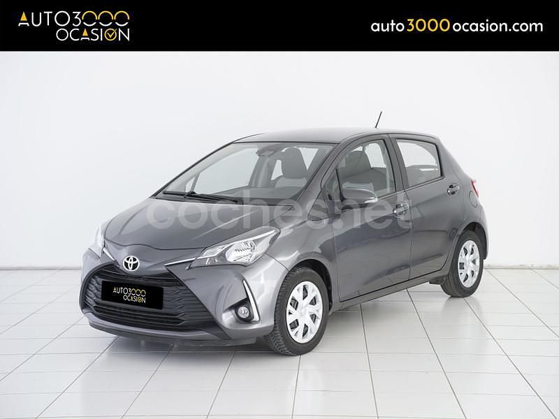 Gris / plata Usado 2019 Toyota Yaris Berlina | 15.642 € (Un poco caro) - Imagen 1/4