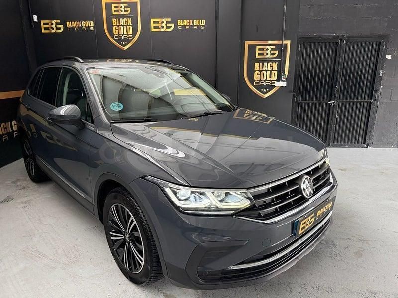 Usado VW Tiguan Life 150 CV (110 kW) 2021 Gris / plata SUV