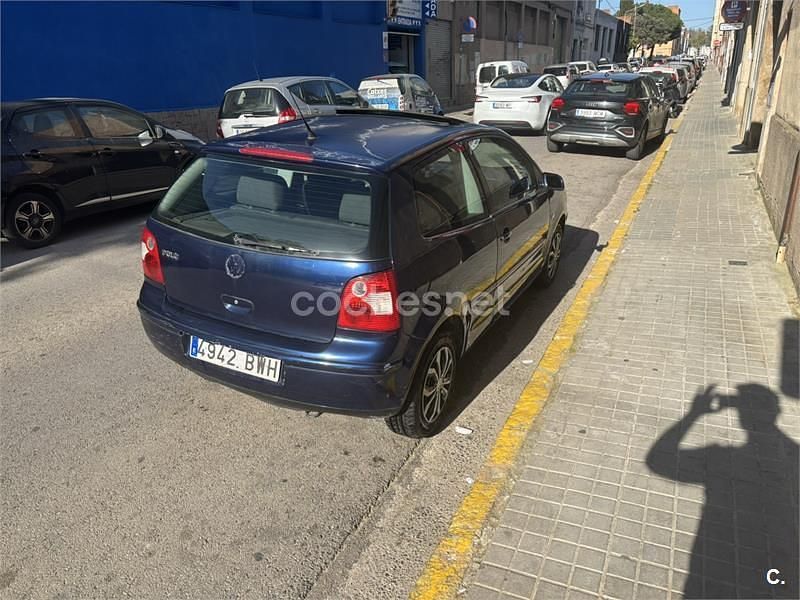 Usado VW Polo Trendline 75 CV (55 kW) 2002 Azul Berlina