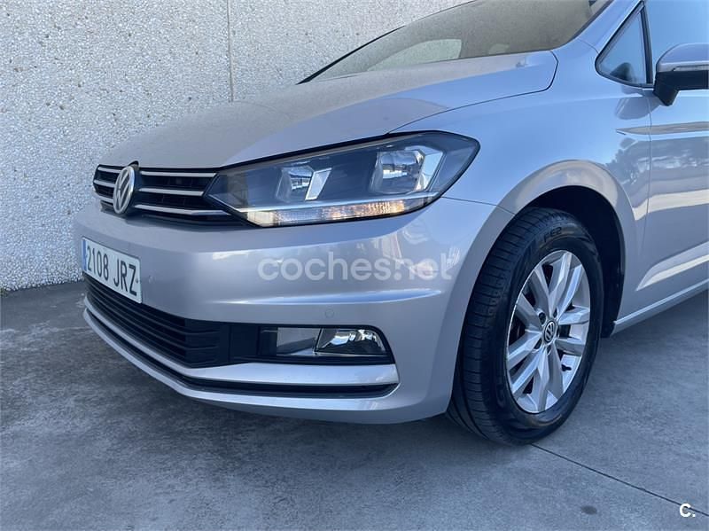 Usado VW Touran Advance 110 CV (80 kW) 2016 Gris / plata Monovolumen
