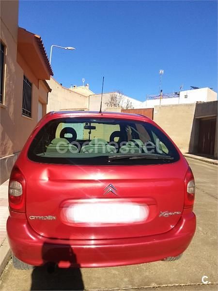 Usado Citroën Xsara Picasso 90 CV (66 kW) 2000 Rojo Monovolumen