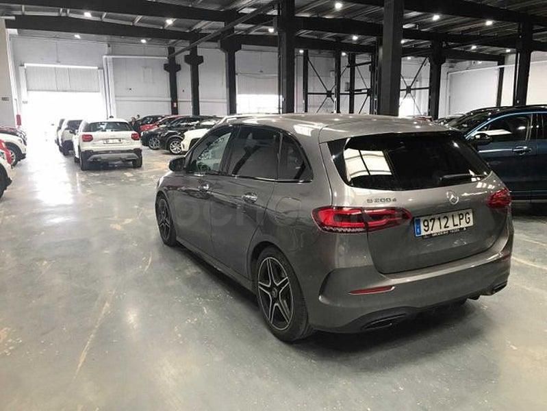Usado Mercedes B200 150 CV (110 kW) 2021 Gris / plata Monovolumen