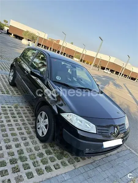 Usado Renault Mégane Dynamique 98 CV (72 kW) 2004 Negro Berlina