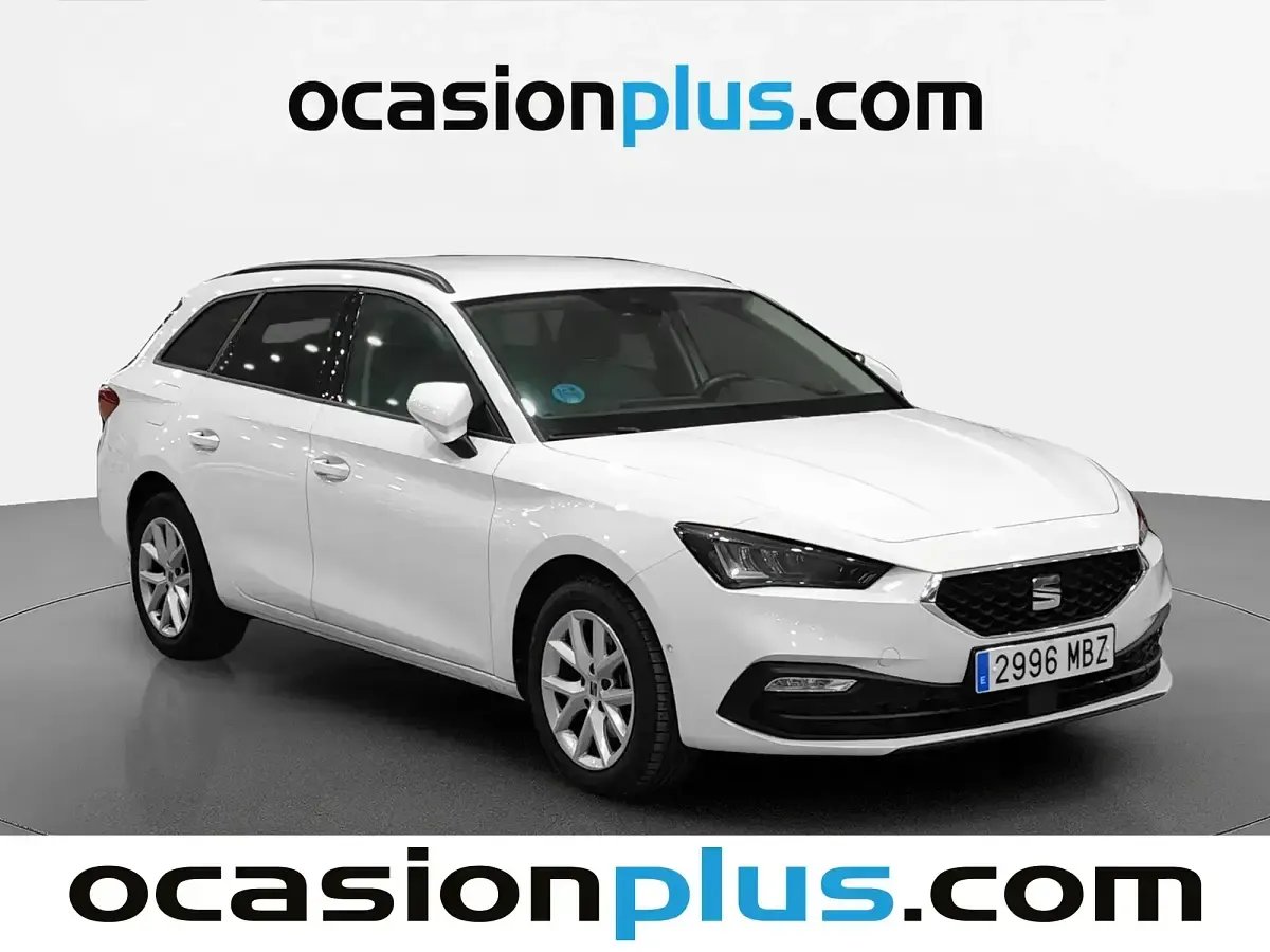 Usado Seat Leon Style 110 CV (80 kW) 2022 Blanco Familiar