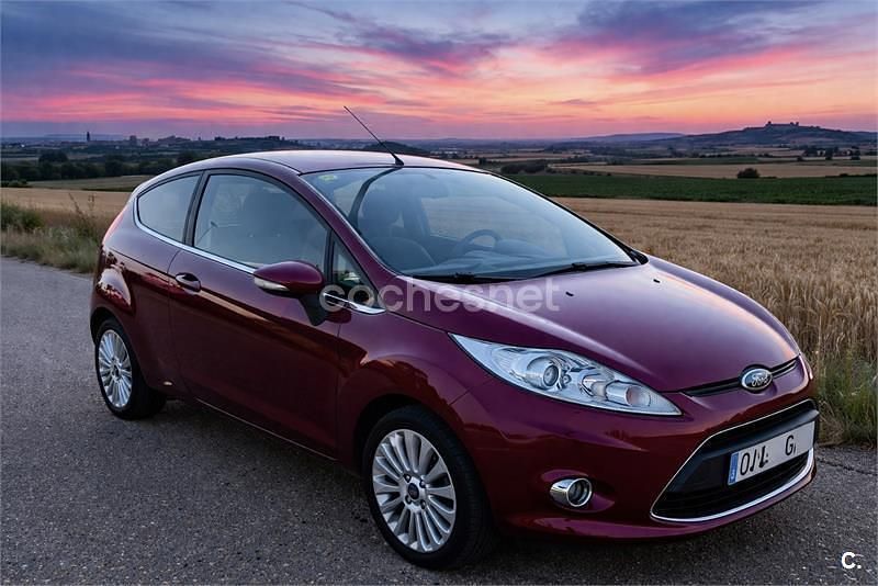 Usado Ford Fiesta Titanium 96 CV (70 kW) 2009 Granate Utilitario