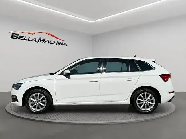 Usado Skoda Scala 115 CV (84 kW) 2021 Blanco Utilitario