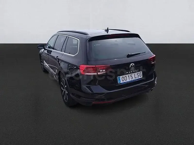 Usado VW Passat Executive 150 CV (110 kW) 2021 Negro Familiar