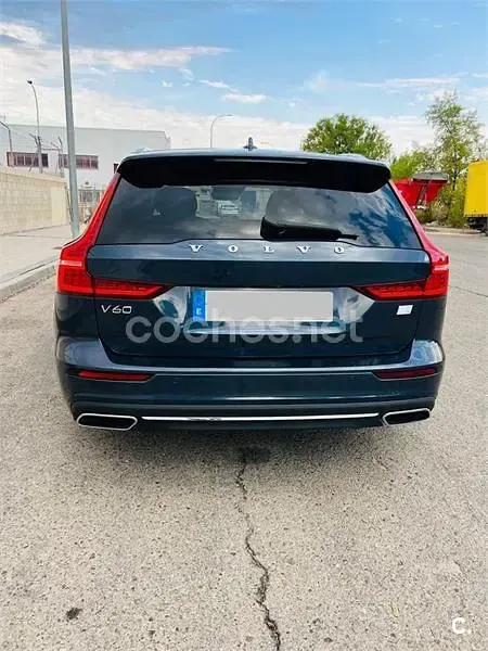 Usado Volvo V60 Plus 350 CV (257 kW) 2022 Azul Familiar