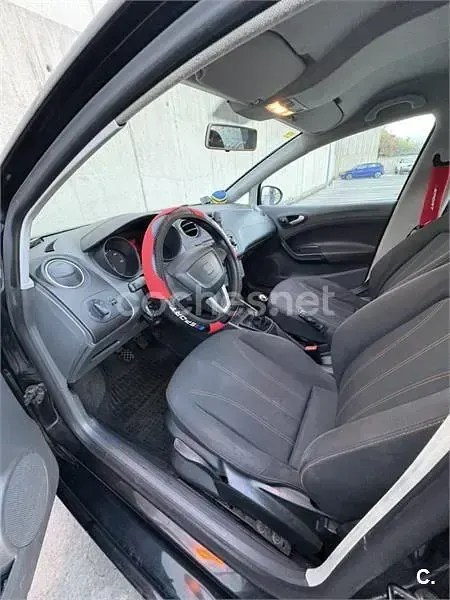 Usado Seat Ibiza Reference 75 CV (55 kW) 2013 Negro Berlina