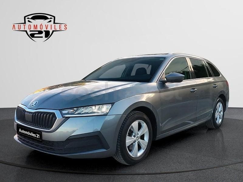 Usado Skoda Octavia Active 115 CV (84 kW) 2022 Gris Familiar