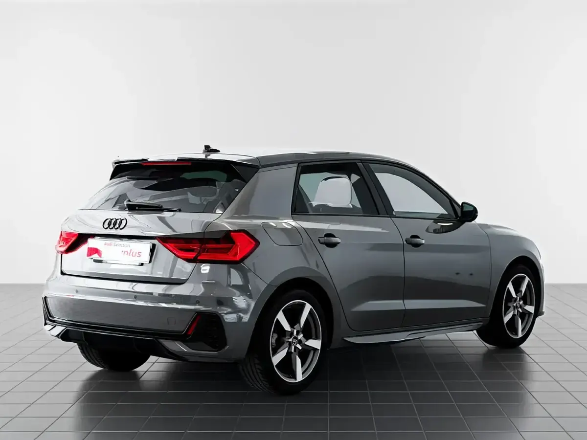 Usado Audi A1 Sportback Black Edition 150 CV (110 kW) 2023 Gris / plata Utilitario