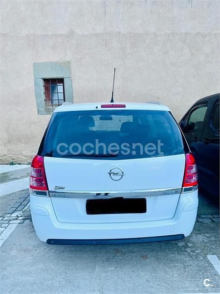 Usado Opel Zafira Family 110 CV (80 kW) 2013 Blanco Monovolumen