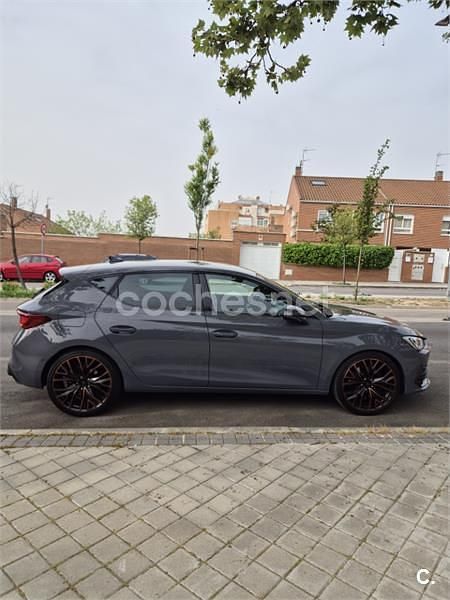 Usado Cupra Leon 300 CV (220 kW) 2022 Gris / plata Berlina