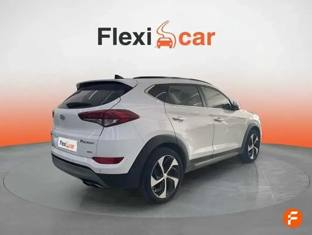 Usado Hyundai Tucson Style 177 CV (130 kW) 2016 Blanco SUV