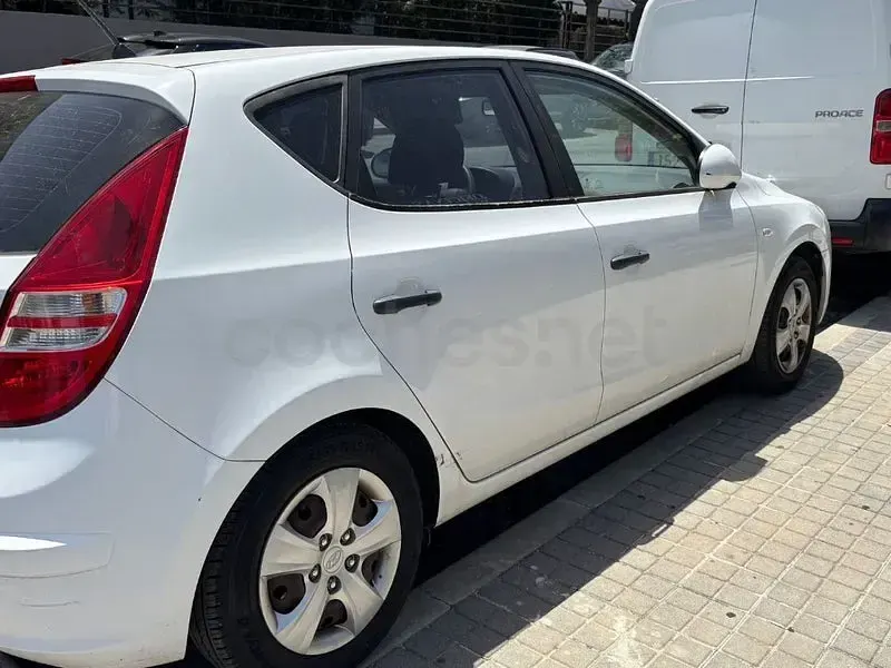 Usado Hyundai i30 Comfort 109 CV (80 kW) 2009 Blanco Berlina