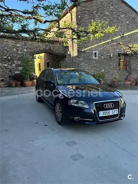 Usado Audi A3 Sportback Ambition 160 CV (117 kW) 2011 Azul Utilitario