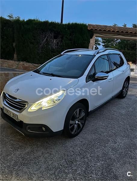 Usado Peugeot 2008 Allure 100 CV (73 kW) 2016 Blanco SUV