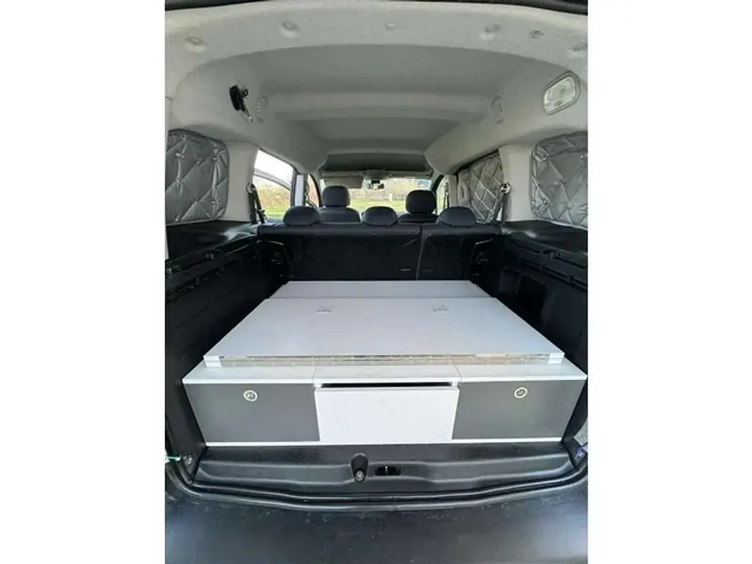 Usado Peugeot TePee Access 92 CV (67 kW) 2012 Negro Van