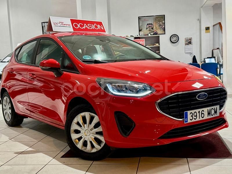 Rojo Usado 2022 Ford Fiesta Trend Berlina | 13.900 € (Precio justo) - Imagen 1/4