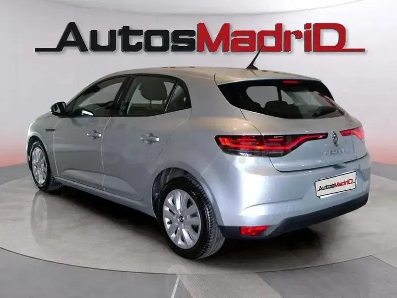 Usado Renault Mégane II Equilibre 115 CV (84 kW) 2023 Gris / plata Berlina