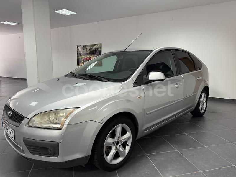 Gris / plata Usado 2007 Ford Focus Trend Berlina | 5200 € (Precio justo) - Imagen 1/4