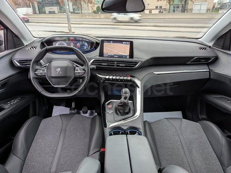 Usado Peugeot 3008 Allure 130 CV (95 kW) 2020 Gris / plata SUV