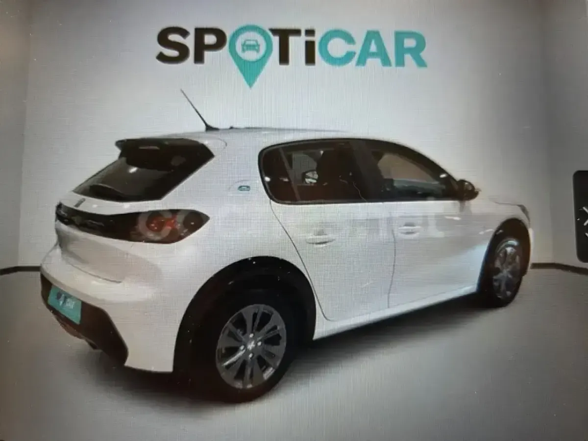 Usado Peugeot e-208 Allure 100 kW (136 CV) 2021 Blanco Utilitario