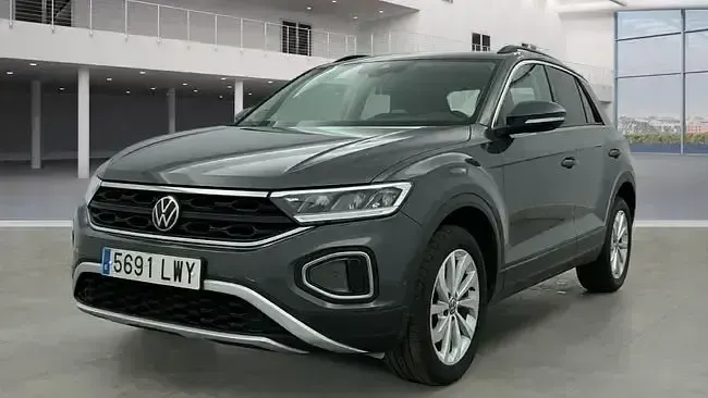 Usado VW T-Roc Life 116 CV (85 kW) 2023 Gris SUV