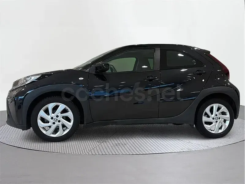 Usado Toyota Aygo X Play 72 CV (52 kW) 2024 Negro SUV