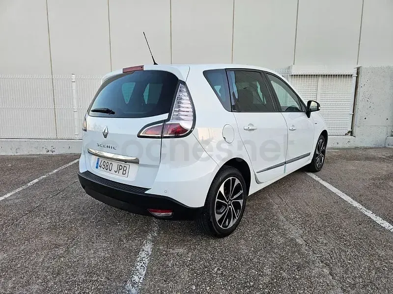 Usado Renault Scénic Bose Edition 130 CV (95 kW) 2016 Blanco Monovolumen