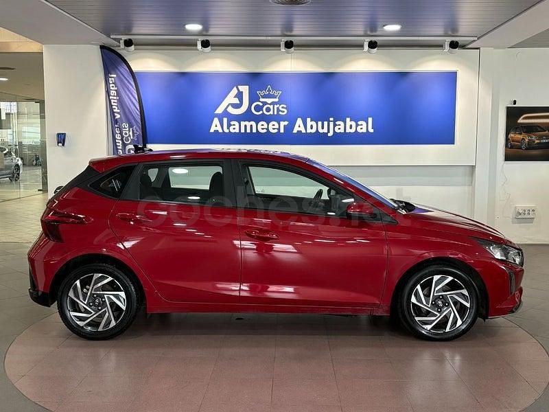 Usado Hyundai i20 100 CV (73 kW) 2024 Rojo Berlina