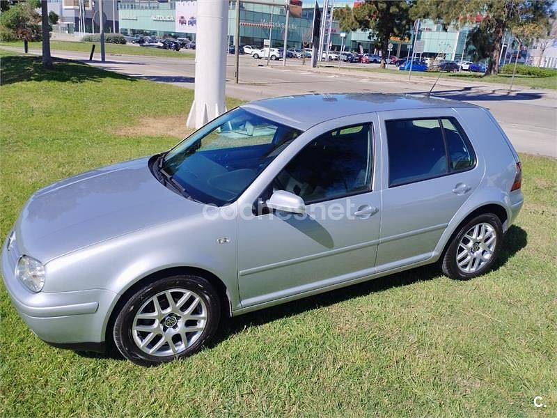 Usado VW Golf IV 105 CV (77 kW) 2003 Gris / plata Berlina